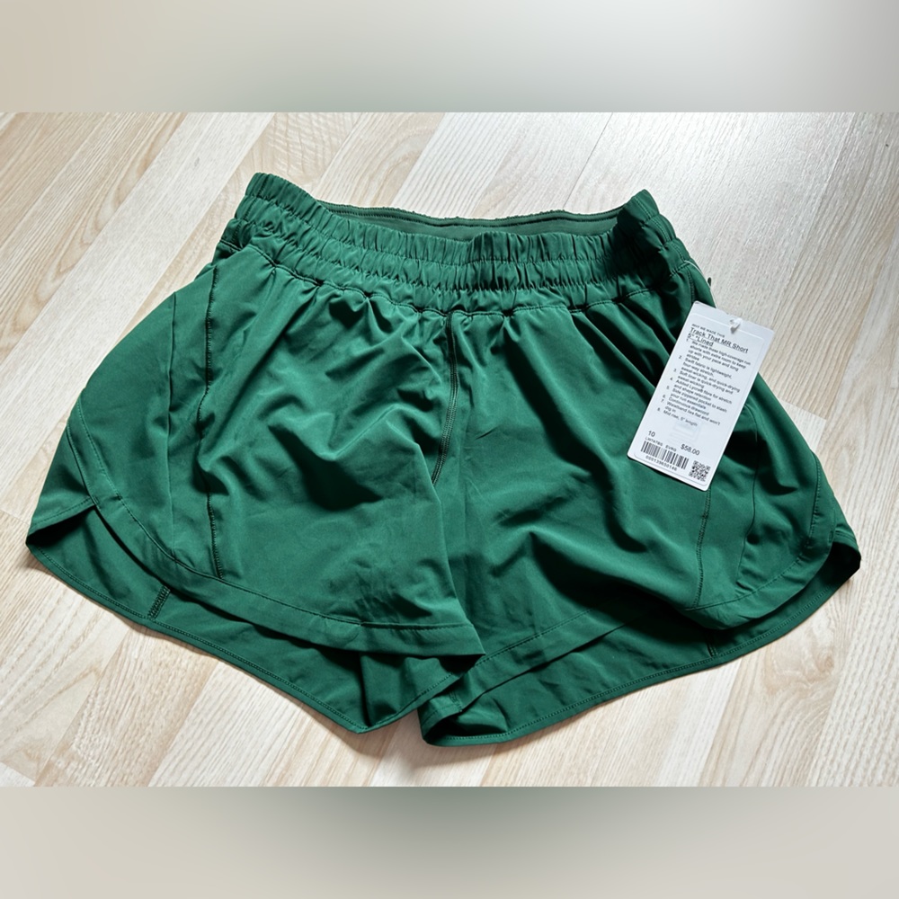 Lululemon Track That mid-rise short 5” lined